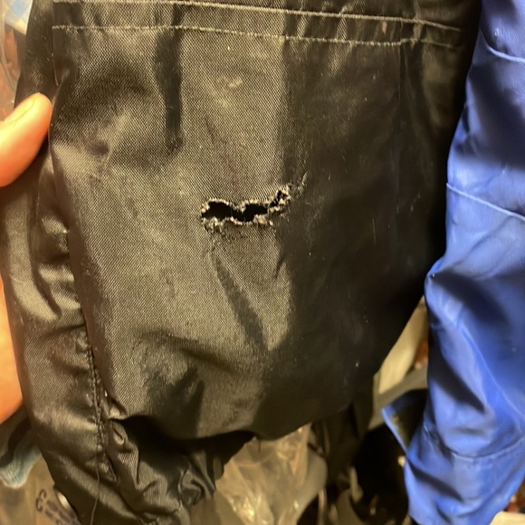 I’m selling a north face jacket size large good condition picture included. - Picture 7 of 7